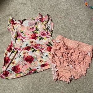 Posh peanut 2 piece set. Posh peanuts set 2T